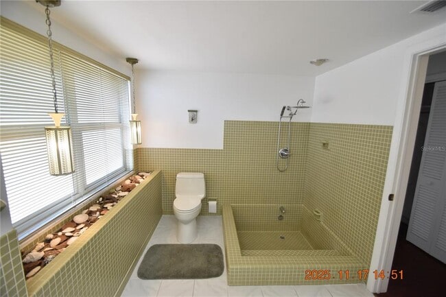 Building Photo - 705 Spanish Main Dr