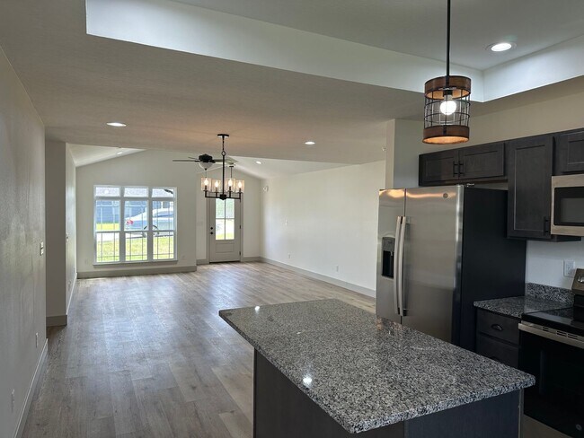 Building Photo - 3 Bedroom 2 Bath Built in 2025