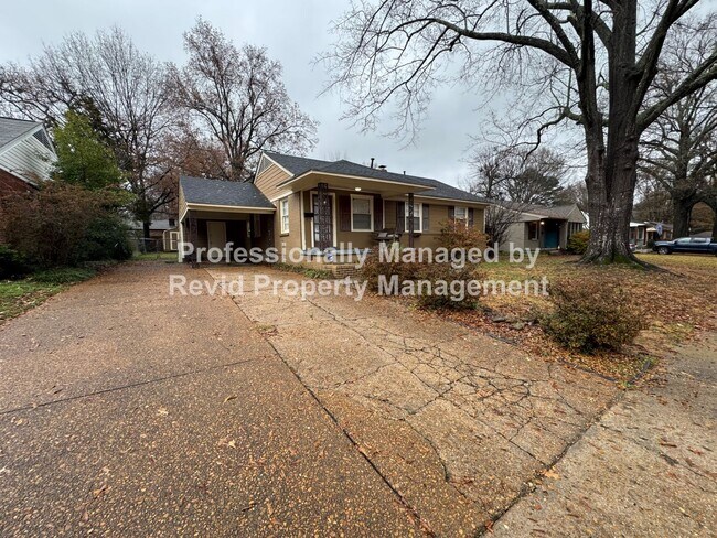 Building Photo - Updated 3 bedroom 2 bathroom home in East Memphis!