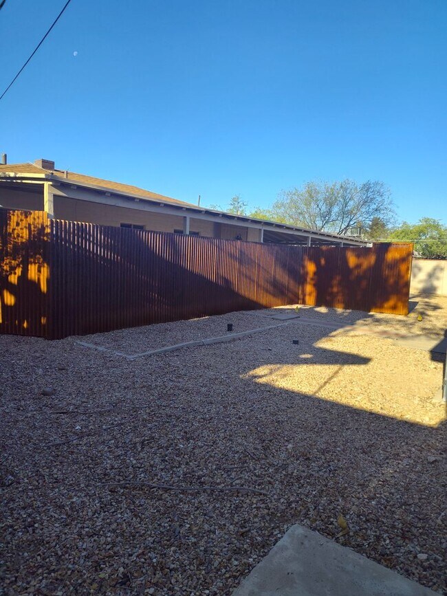 Building Photo - Modern Living!  3 bedroom, 2 Bath!    Mother-in-Law Suite In Back for Rent as well!