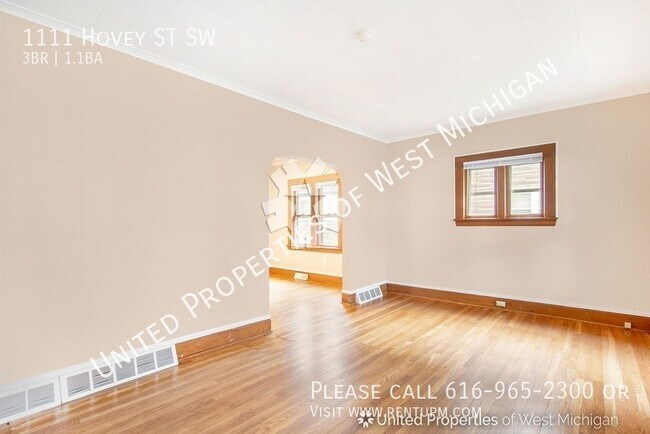 Building Photo - Available Now | 3 Bedroom 1.5 Bath Single ...