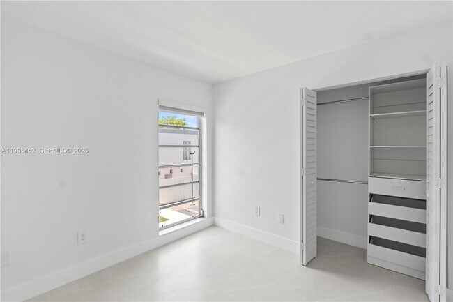 Building Photo - 3597 SW 17th St