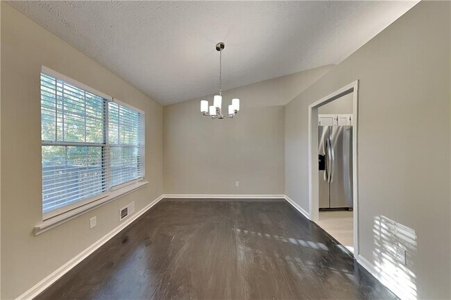 Building Photo - 260 King William Dr