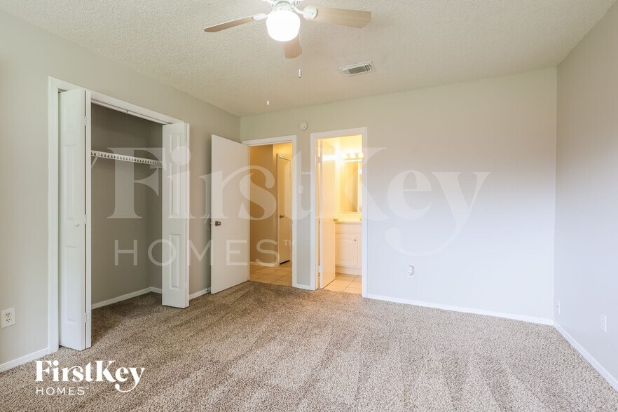 Building Photo - 9819 Kiwi Ln