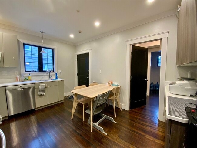 Building Photo - 65 Broadway