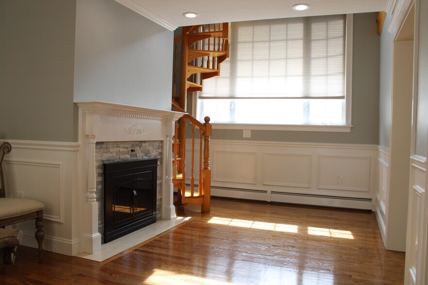 Building Photo - 33 Franklin St