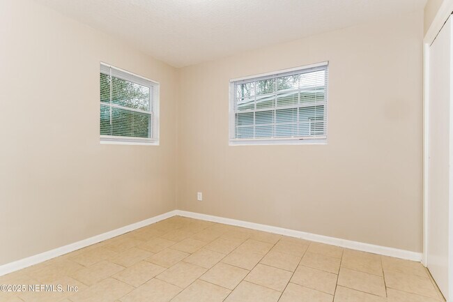 Building Photo - 1146 Busac Ave