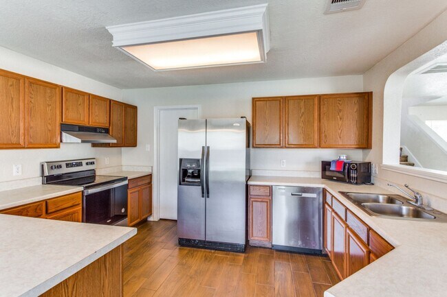 Building Photo - 3 Bedroom/2 1/2 Bath Dover Subdivision