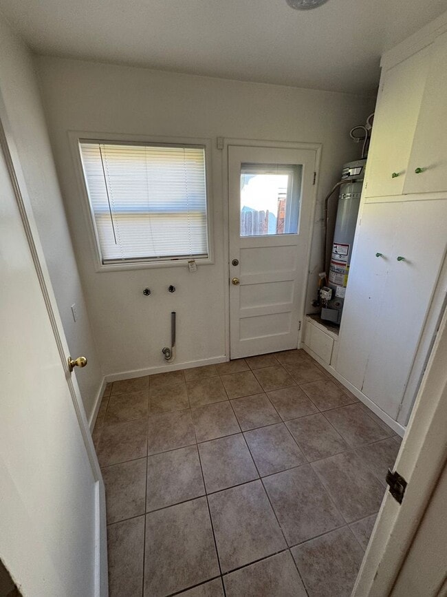 Building Photo - 1201 W Elm St