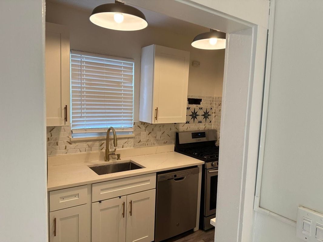 Building Photo - 611 El Vedado