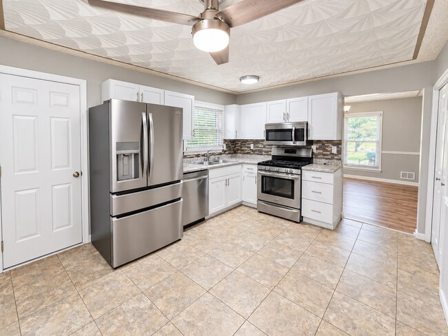 Building Photo - 5501 Landcross Dr
