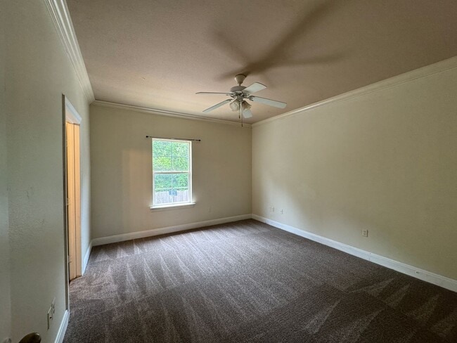 Building Photo - 3 Bedroom / 2 Bath for Lease in Denham Spr...