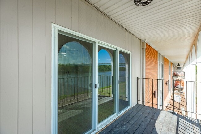 Building Photo - 2 Bedroom 2 Bath in Northshore