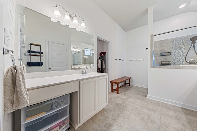 Building Photo - 1020 Highland Vista