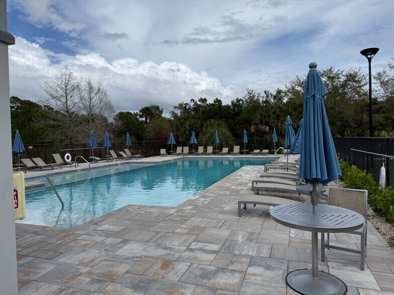 Building Photo - 2329 SE Federal Hwy