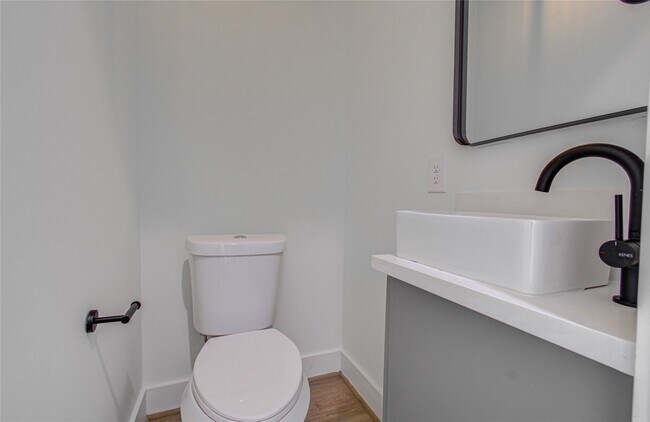 Building Photo - 1506 McKee St