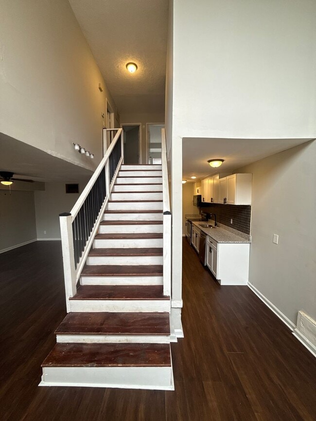 Building Photo - 4 bed 2 bath in Decatur!