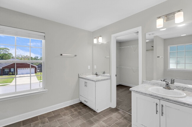 Building Photo - 721 Highgrove Ct