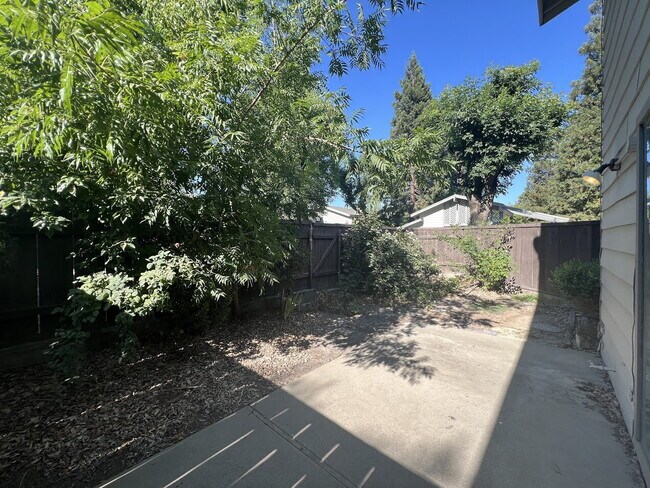 Building Photo - Beautiful Condo in Villa Del Sol – 2 Beds,...