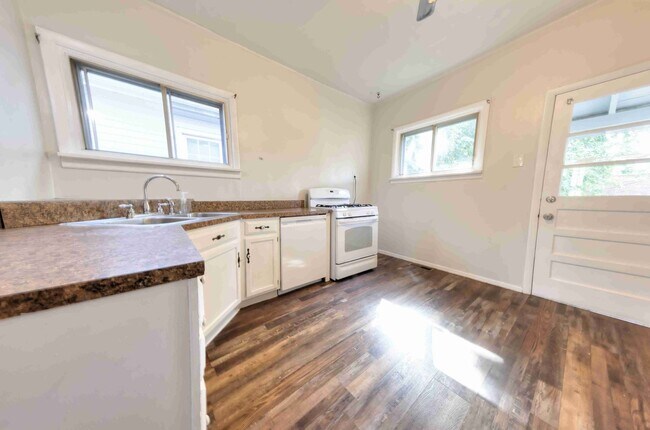 Building Photo - Available Aug 7th - Very nice single family home with refinished hardwood and a very large open l...