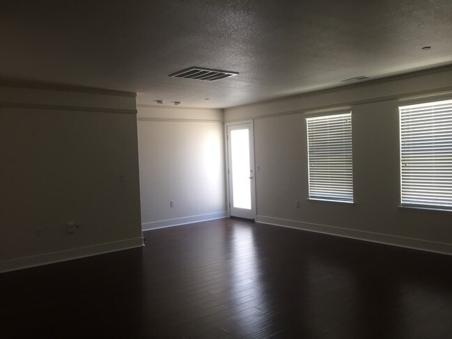 Bedroom / Sitting Room - 1321 G St