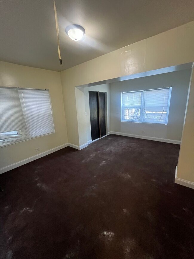 Building Photo - 7346 S Phillips Ave