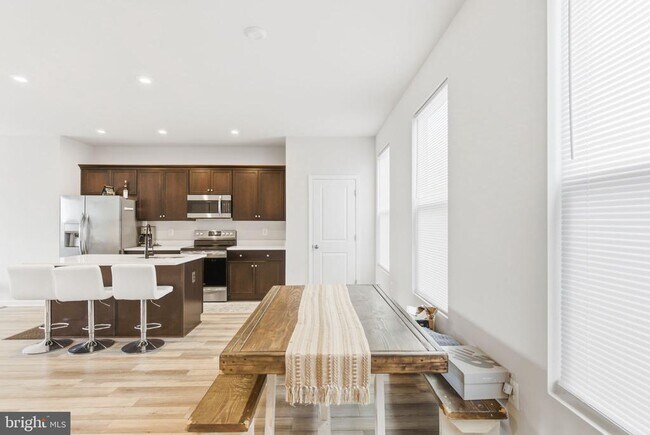 Building Photo - 66 National St