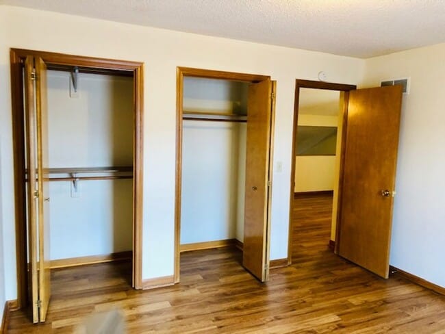 Building Photo - Perfect location 3 bed 2 bath with fenced in back yard and two car garage!