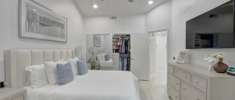 Building Photo - 6553 Via Regina
