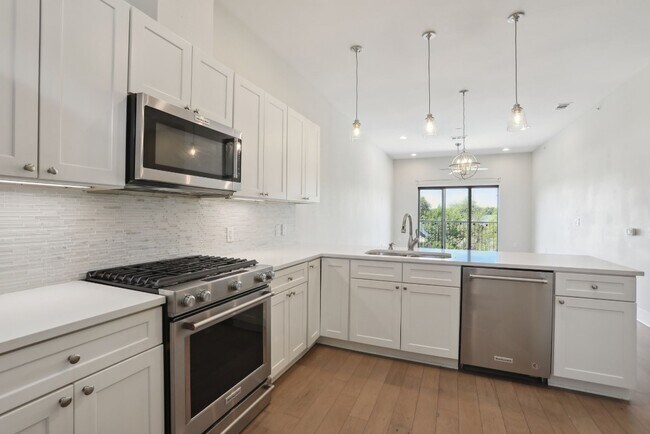 Building Photo - 908 Nueces St