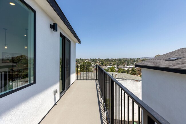 Building Photo - 3873 Boren St