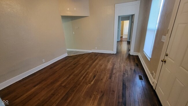 Building Photo - 1314 E 10th St