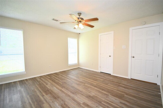 Building Photo - 2511 Barrington Pl Dr