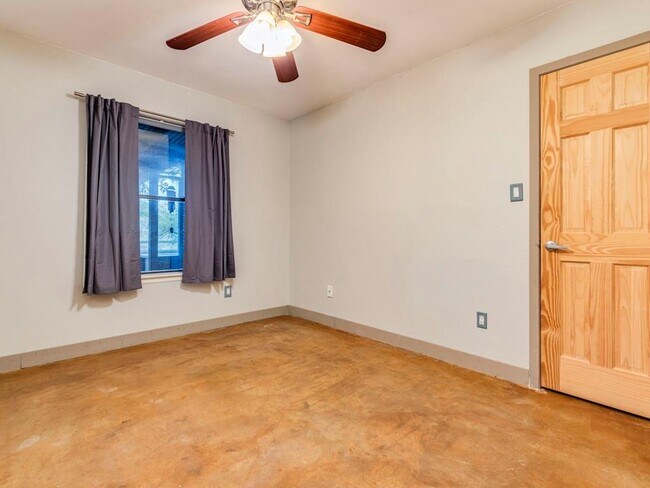 Building Photo - 9805 Murmuring Creek Dr