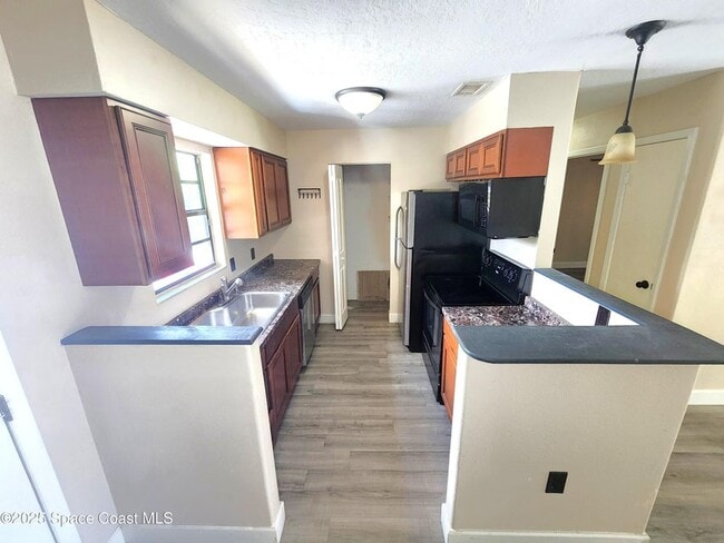 Building Photo - 2220 Flower Tree Cir