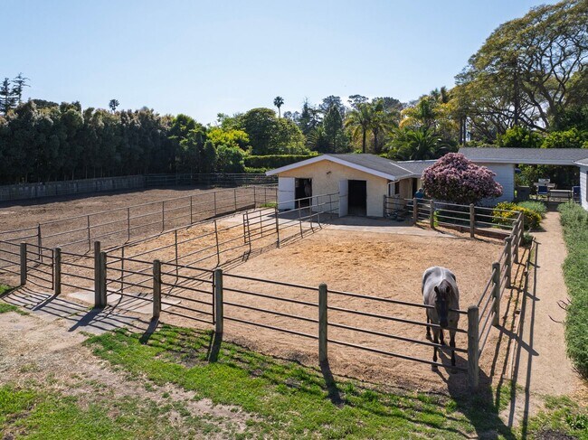 Building Photo - Discover Your Dream Sanctuary at Braemar Ranch, Yankee Farm!