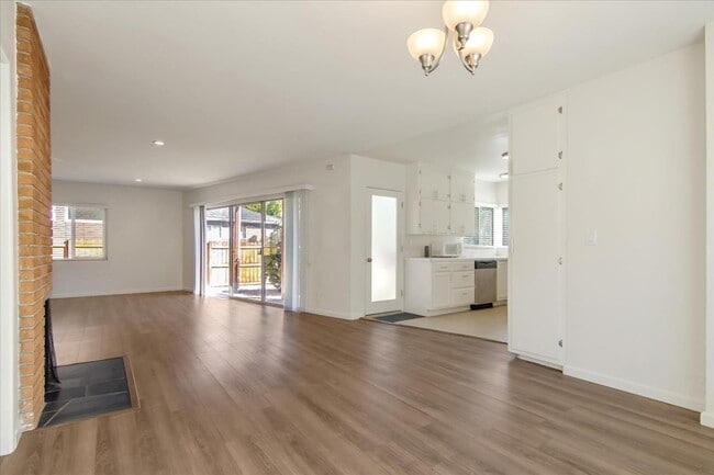 Building Photo - 11856 Beatrice St