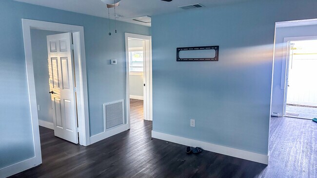 Building Photo - 713 N 23rd St