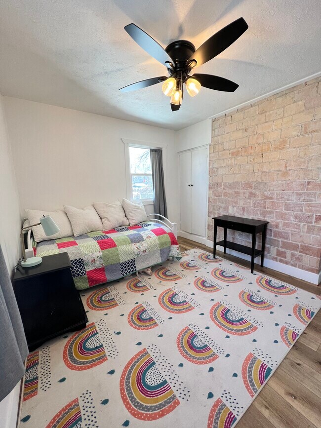 Building Photo - 1647 E Woodland Ave