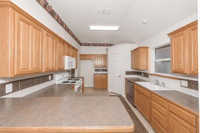 Building Photo - 2230 Park Hurst Dr