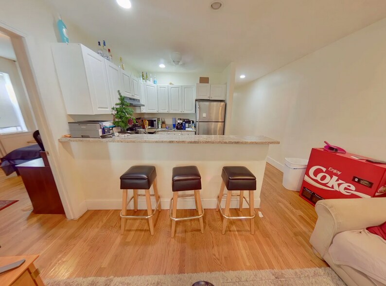 Building Photo - 62 Egmont