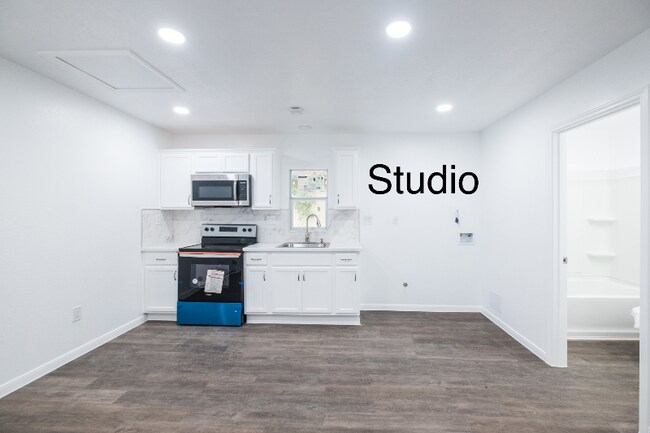 Building Photo - 1419 W Donovan St