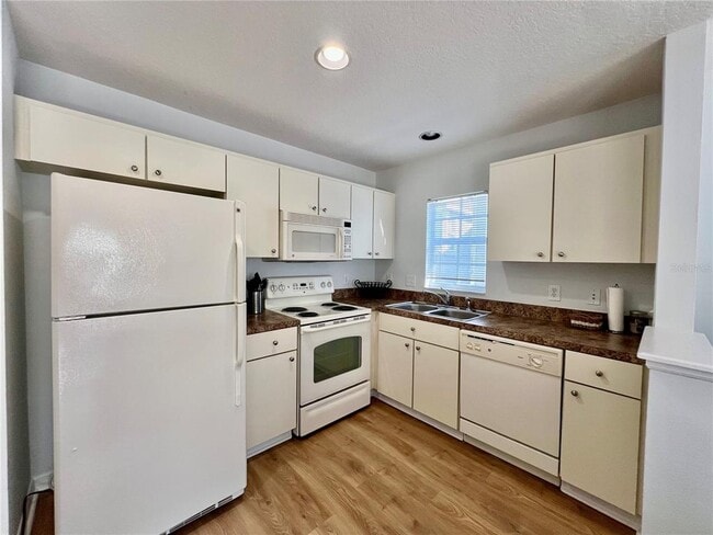 Building Photo - 16112 Loneoak View Dr