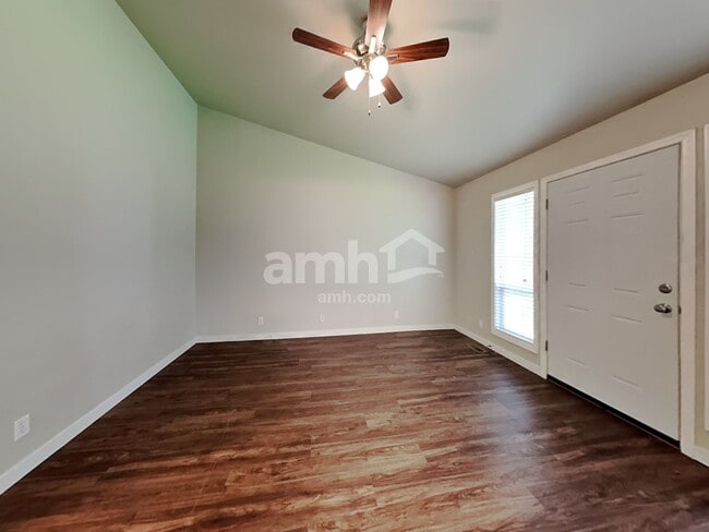 Building Photo - 257 S Delphinium Ave