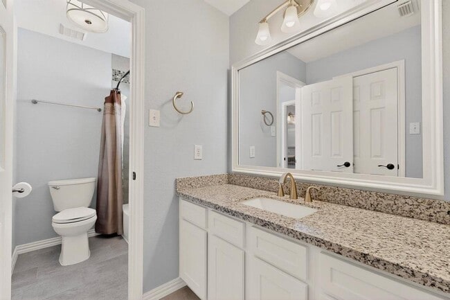 Building Photo - 2643 Henley Dr