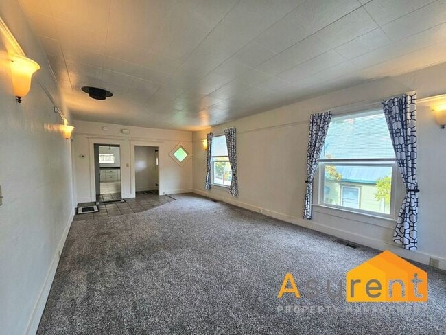 Building Photo - Charming 3-bedroom, 2-bathroom Home: Utili...