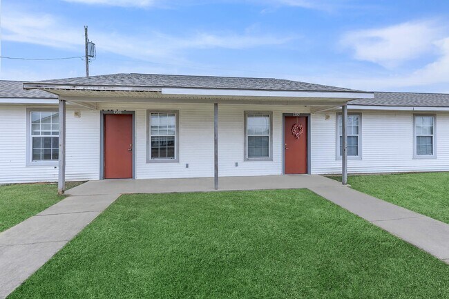Building Photo - Devonshire Apartments