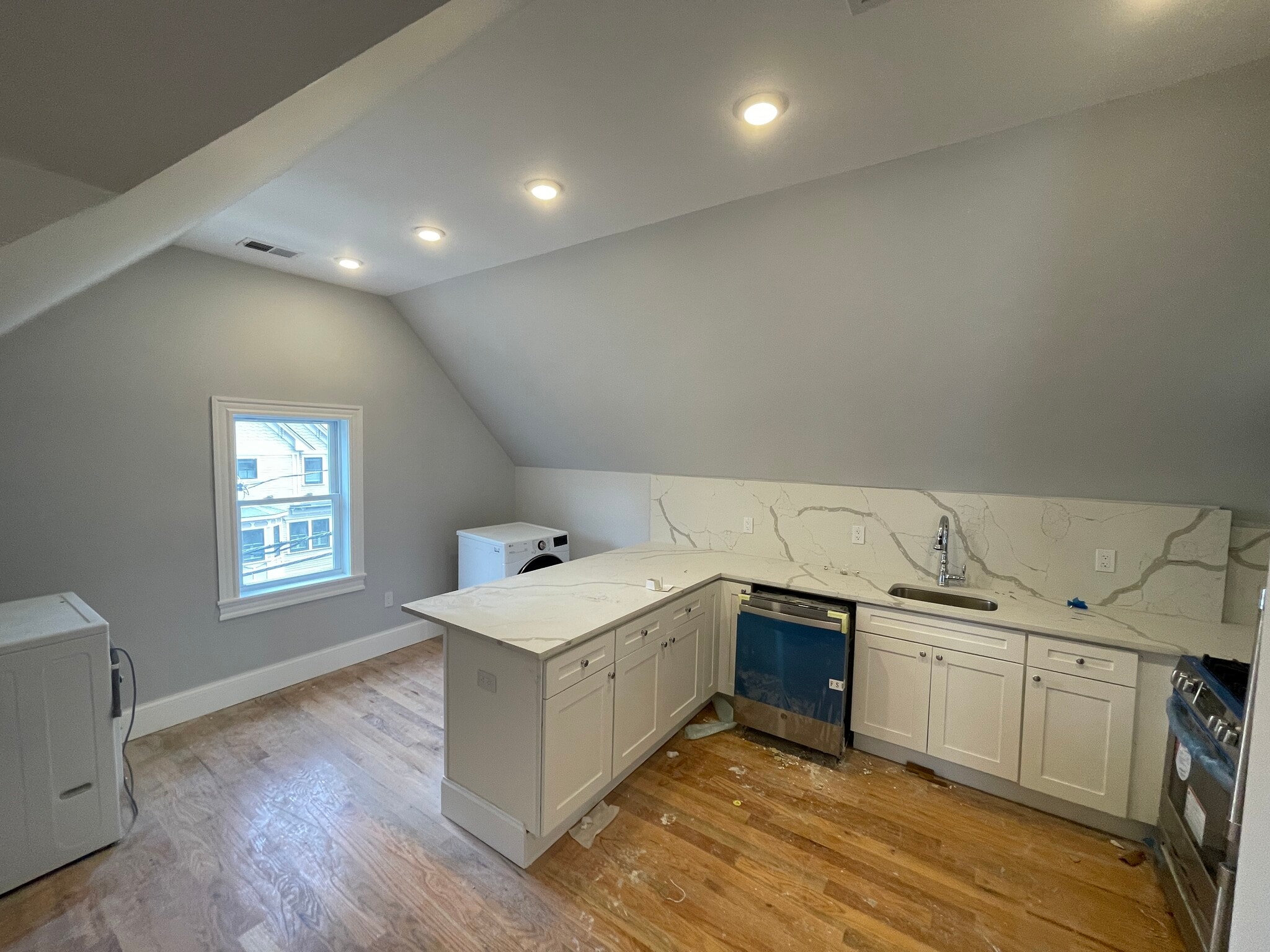 Building Photo - 158 Morrison Ave