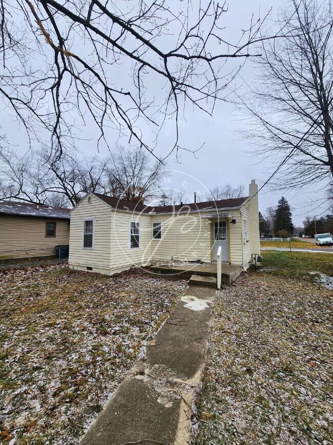 Building Photo - "Charming 2-Bedroom Retreat on Birkdale Road with Cozy 700 sq ft Layout in Toledo!"