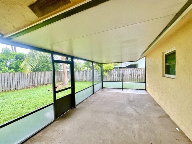 Building Photo - 1386 Fulmar Dr